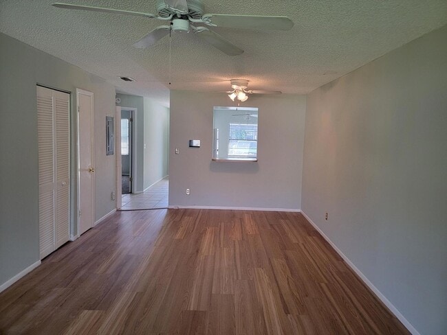 Building Photo - 6010 Indrio Rd