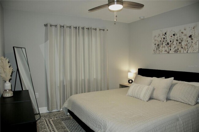 Building Photo - 1194 S Lassonde St