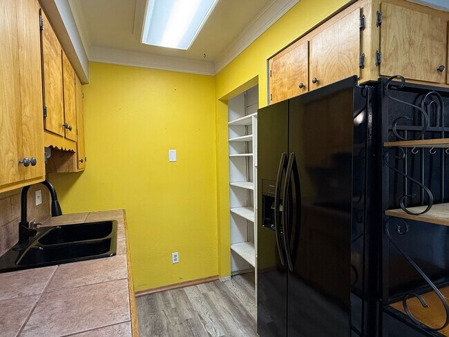 Building Photo - 2 Bed 1.5 Bath Home In Spokane With A Shop!