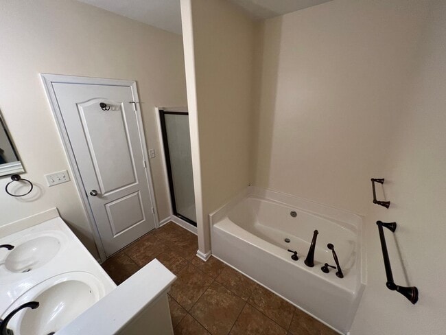 Building Photo - Available Now! 2nd Story, 3 Bed, 2.5 Bath ...