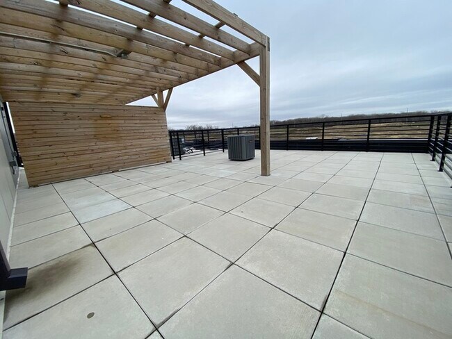Building Photo - Beautiful Townhome for Rent