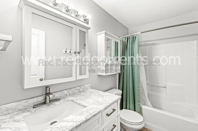 Building Photo - 261 Wyndotte Dr