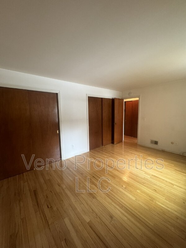 Building Photo - 9/11/13-13 Village Dr