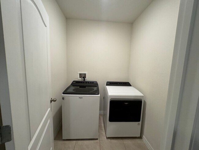 Building Photo - 3BD/2BA Modern Florida Home Living Reimagined — Solar-Powered Elegance Near I-95 in Edgewater! FU...