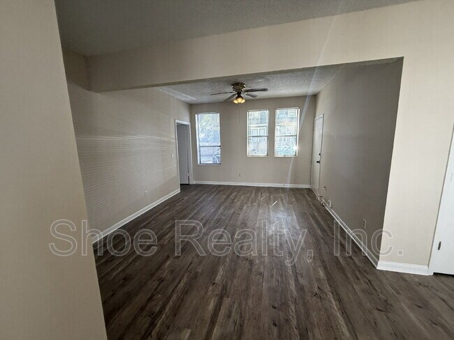 Building Photo - 2545 Oak St