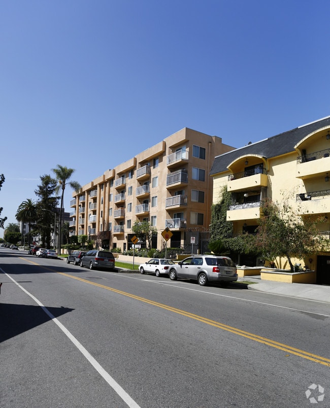 Hobart Villa Apartments 445 S Hobart Blvd Los Angeles CA 90020