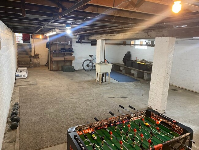 Building Photo - 2617 Maple Ave NE