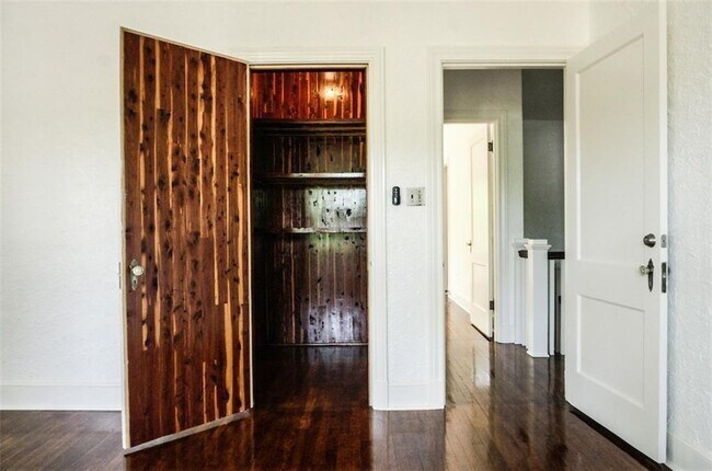 Building Photo - 2301 Enfield Rd