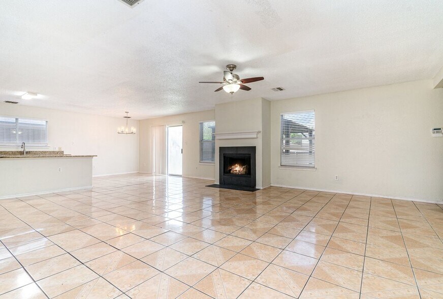 Building Photo - 1810 Cedar Ridge Dr