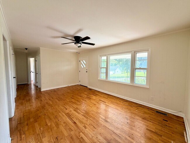 Building Photo - 320 Independence Dr