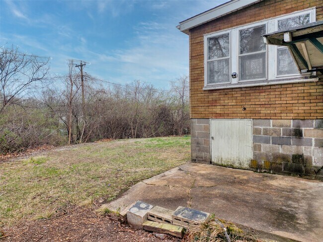 Building Photo - 217 Emerling Dr