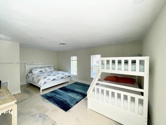 Building Photo - 416 N Rainbow Dr