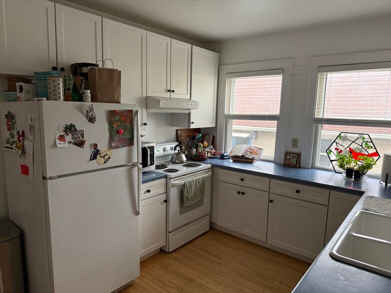 Kitchen - 7710 Eagle St