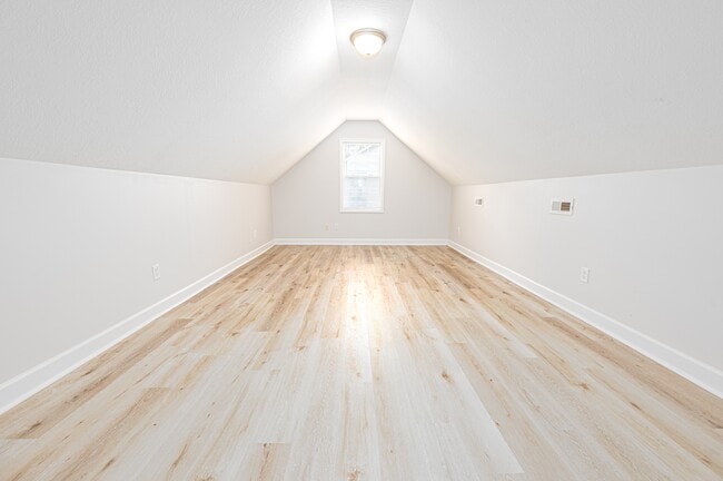 Building Photo - 614 Walnut Dr