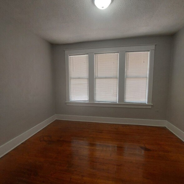Building Photo - 888 N Willett St