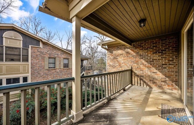 Building Photo - 2080 Woodlawn Dr SW