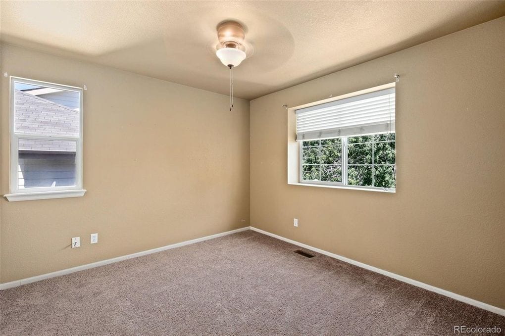 Room 3 - 360 W 114th Pl