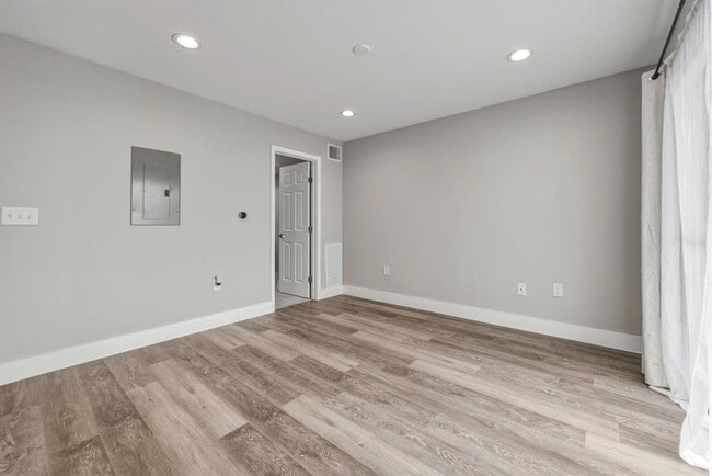 Building Photo - 935 La Posada Dr