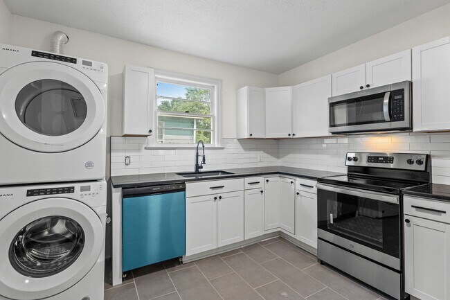 Building Photo - 209 N Spring St