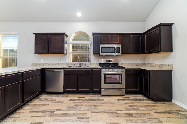 Building Photo - 5138 Royal Jasmine Pl