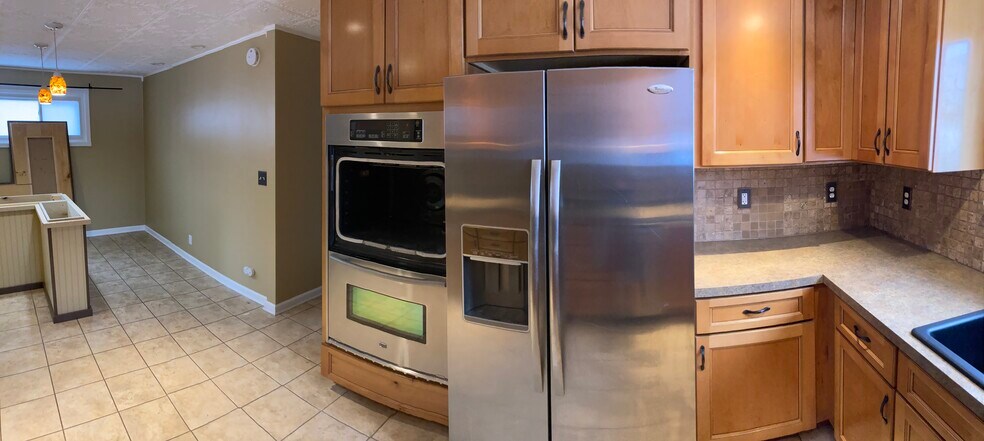 Building Photo - 592 Dorrance Ave