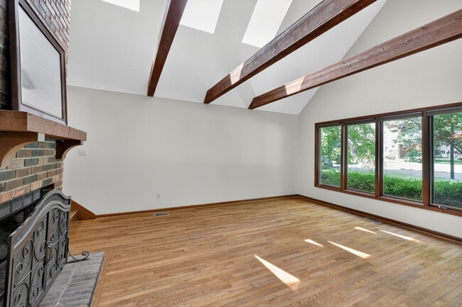 Building Photo - 4 Bedroom Near Butler University!