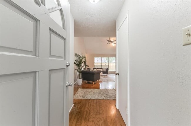 Building Photo - 5701 Village Arbour Dr
