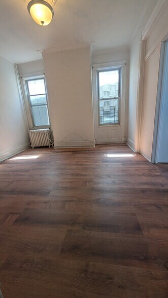 Building Photo - 806 Kennedy Blvd