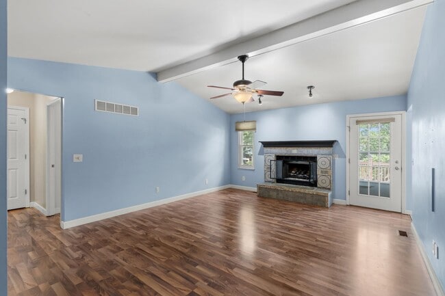 Building Photo - 1620 Dahlia Ct