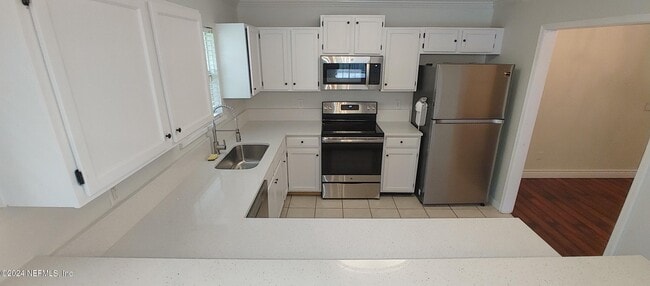 Building Photo - 3559 Pond Ridge Ct W