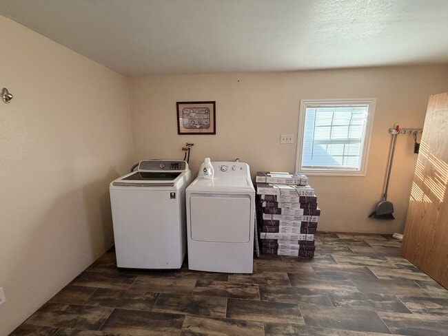 Building Photo - 603 S Ross Blvd