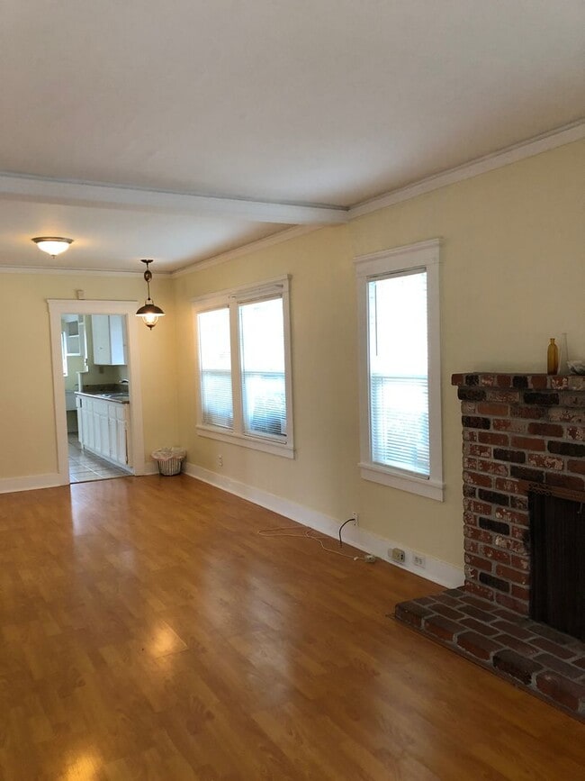 Building Photo - Available Now: 3 Bedroom 1 Bath House