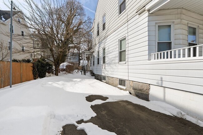 Building Photo - 3 Lawry St