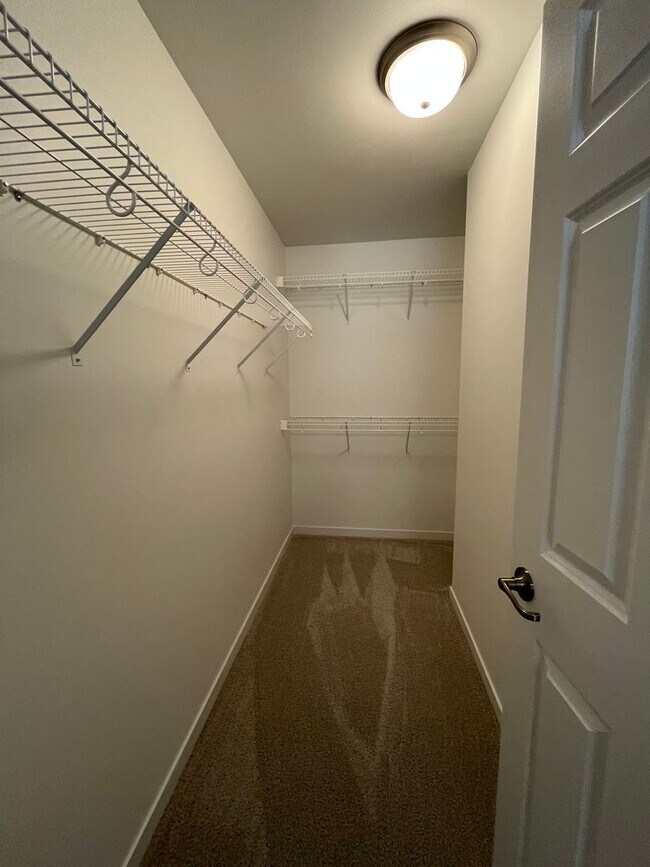 Building Photo - 3 Bed 3 Bath TownHome