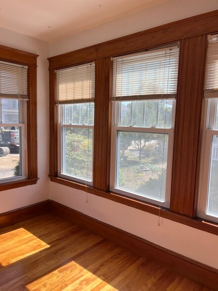 Sunroom - 28 Caleb St