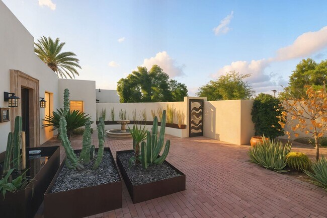 Building Photo - Elegant 3-Bedroom Home in Historic Tucson
