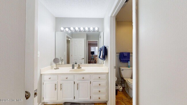 Building Photo - 704 Dover St