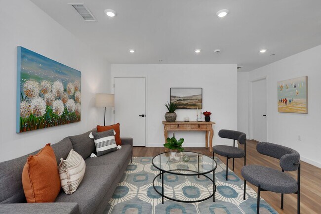 Building Photo - 13035 San Fernando Rd