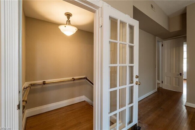 Building Photo - 409 Botetourt St