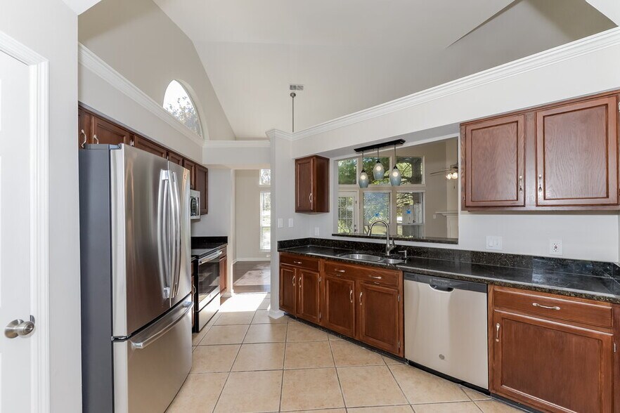 Building Photo - 102 Summerwood Ct