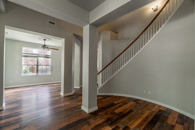 Building Photo - Fabulous & Spacious 4 Bedroom home in Har-Ber Meadows w/bonus room!