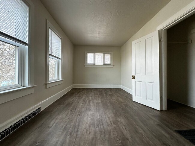 Building Photo - 808 Cherry St