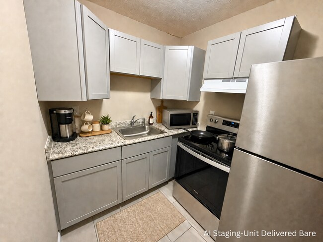 Building Photo - A comfortable 1 Bedroom with 1 Bathroom apartment in Anderson Avenue