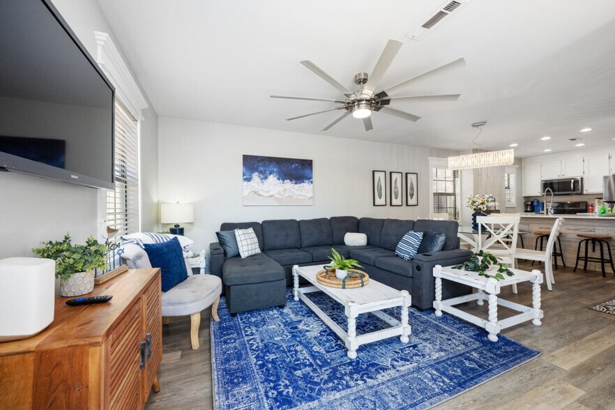 Primary Photo - 17462 Front Beach Rd