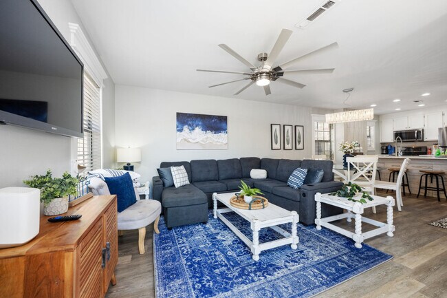 Primary Photo - 17462 Front Beach Rd