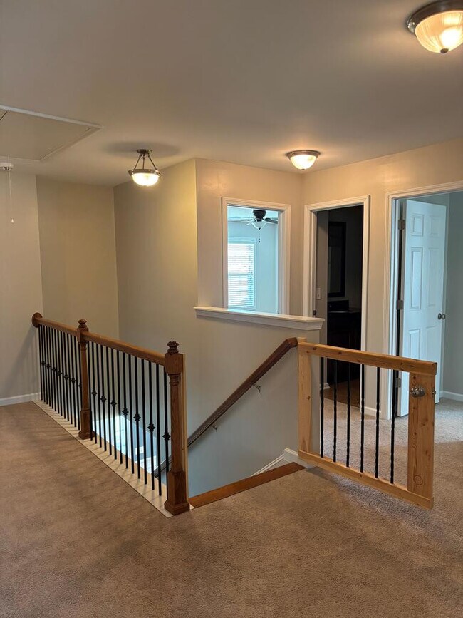 Building Photo - 2290 Presidio Dr