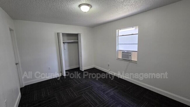 Building Photo - 522 Pinewood Ave