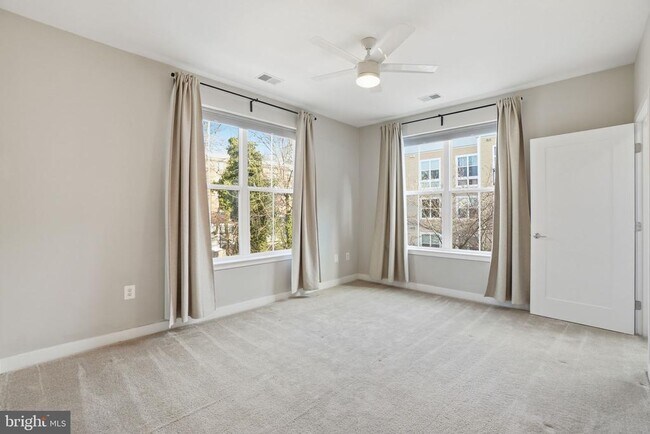 Building Photo - 989 S Buchanan St