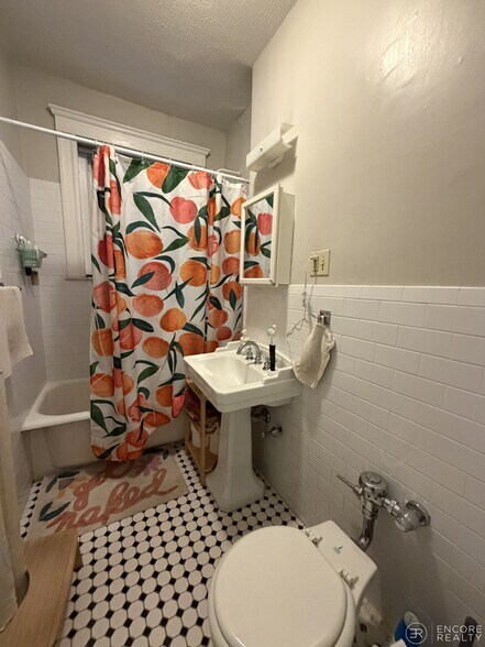 Building Photo - 11 Gray St