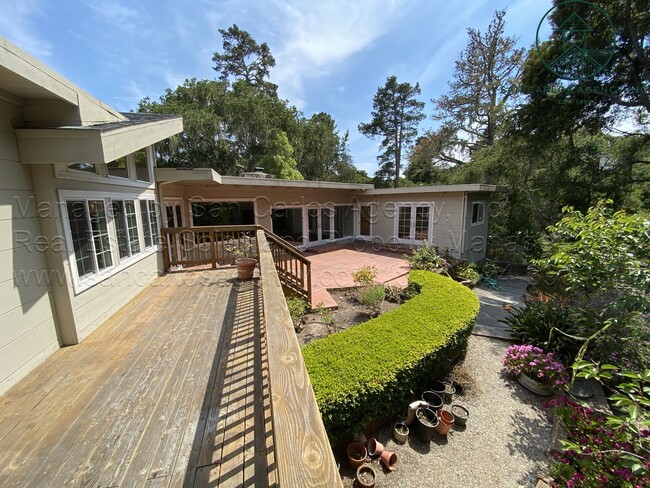 Building Photo - Spacious Three Bedroom Home in Carmel Hill...